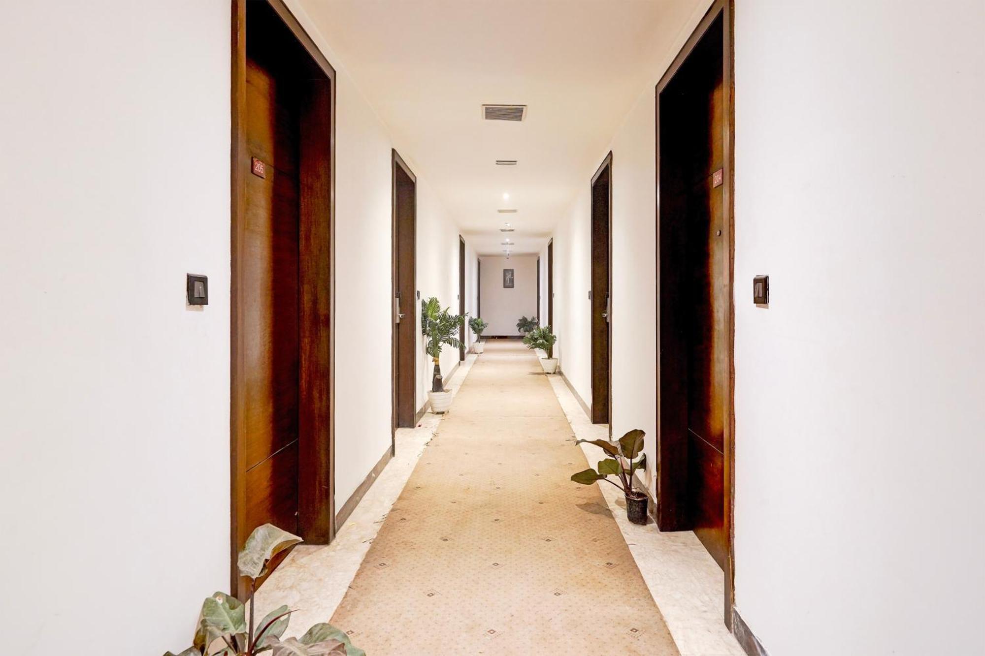 Townhouse Oak Agra Near Sultanganj Puliya Formerly Bb Grand エクステリア 写真